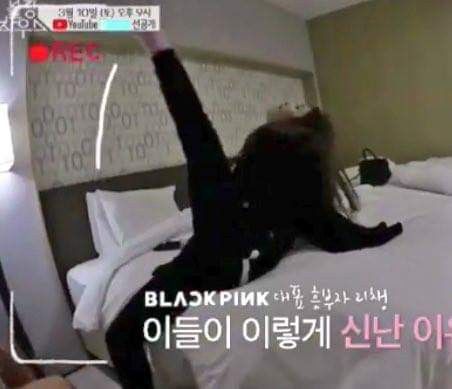Đẳng cấp búp bê sống Thái Lan Lisa (BLACKPINK): Chân dài trời ban thách thức mọi khung hình, kể cả chụp vội - Ảnh 13. Đẳng cấp búp bê sống Thái Lan Lisa (BLACKPINK): Chân dài trời ban thách thức mọi khung hình, kể cả chụp vội - Ảnh 13.