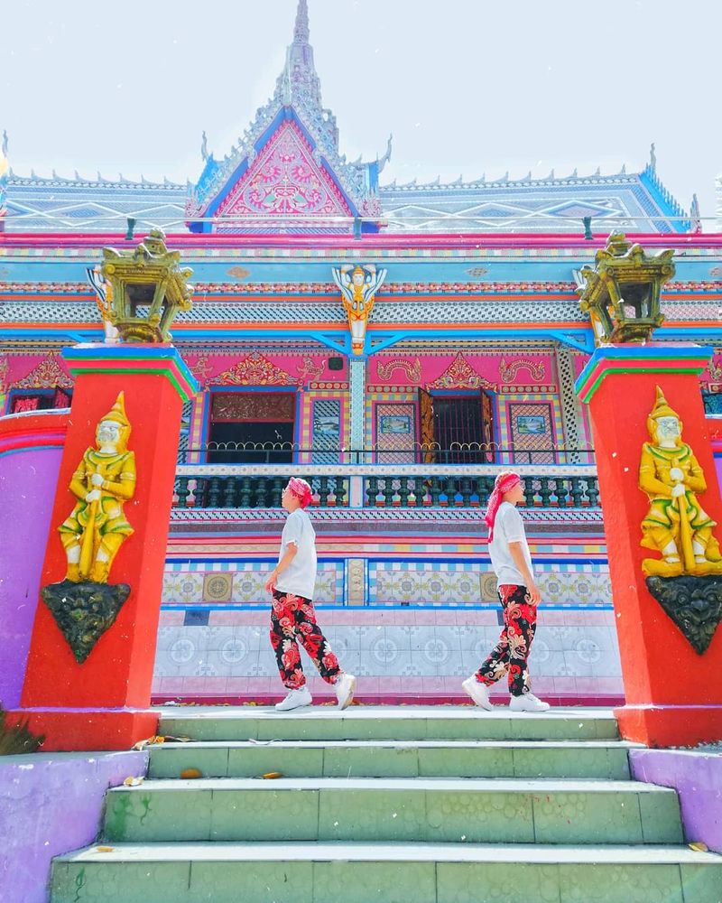Thăm quê K-ICM, trai đẹp gây bão với bản hit “Sóng Gió”: Chùa chiền đẹp xuất sắc, thiên đường check-in mới của miền Tây là đây! - Ảnh 13. Thăm quê K-ICM, trai đẹp gây bão với bản hit “Sóng Gió”: Chùa chiền đẹp xuất sắc, thiên đường check-in mới của miền Tây là đây! - Ảnh 13.