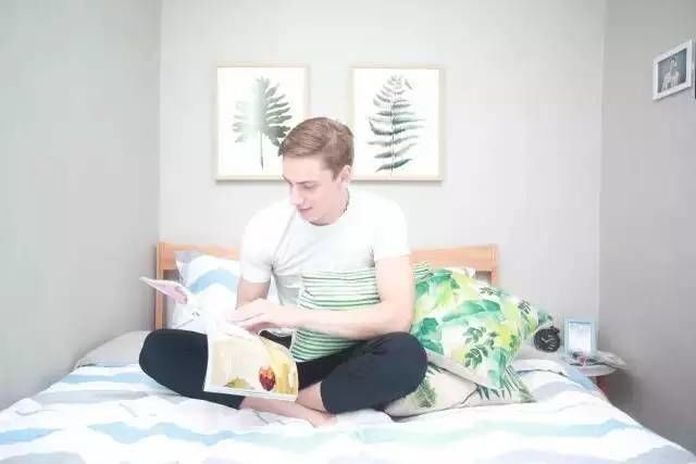 Mọi chi tiết trang trí trong phòng trọ đều rất đơn giản. trang trí trong phòng trọ