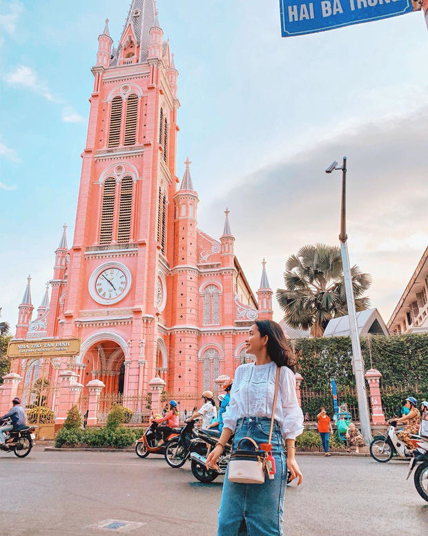 Nhà thờ màu hồng này sắp soán ngôi phố đi bộ và chung cư cà phê để trở thành địa điểm được chụp ảnh nhiều nhất ở Sài Gòn đấy! - Ảnh 4. Nhà thờ màu hồng này sắp soán ngôi phố đi bộ và chung cư cà phê để trở thành địa điểm được chụp ảnh nhiều nhất ở Sài Gòn đấy! - Ảnh 4.
