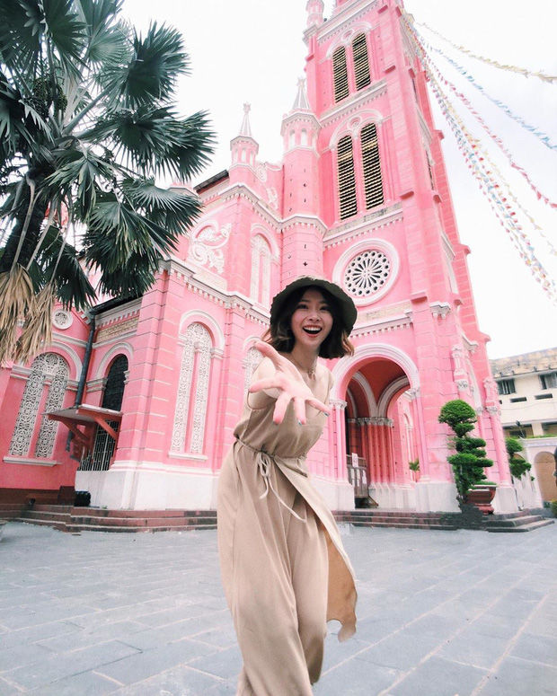 Nhà thờ màu hồng này sắp soán ngôi phố đi bộ và chung cư cà phê để trở thành địa điểm được chụp ảnh nhiều nhất ở Sài Gòn đấy! - Ảnh 15. Nhà thờ màu hồng này sắp soán ngôi phố đi bộ và chung cư cà phê để trở thành địa điểm được chụp ảnh nhiều nhất ở Sài Gòn đấy! - Ảnh 15.