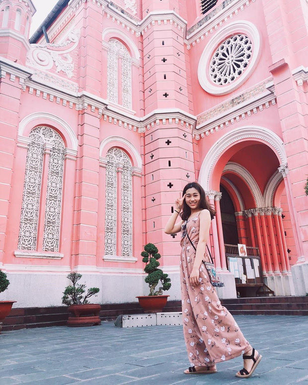 Nhà thờ màu hồng này sắp soán ngôi phố đi bộ và chung cư cà phê để trở thành địa điểm được chụp ảnh nhiều nhất ở Sài Gòn đấy! - Ảnh 23. Nhà thờ màu hồng này sắp soán ngôi phố đi bộ và chung cư cà phê để trở thành địa điểm được chụp ảnh nhiều nhất ở Sài Gòn đấy! - Ảnh 23.