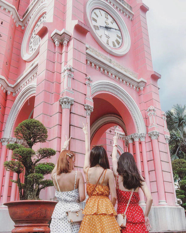 Nhà thờ màu hồng này sắp soán ngôi phố đi bộ và chung cư cà phê để trở thành địa điểm được chụp ảnh nhiều nhất ở Sài Gòn đấy! - Ảnh 26. Nhà thờ màu hồng này sắp soán ngôi phố đi bộ và chung cư cà phê để trở thành địa điểm được chụp ảnh nhiều nhất ở Sài Gòn đấy! - Ảnh 26.