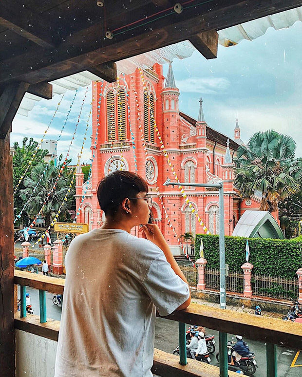 Nhà thờ màu hồng này sắp soán ngôi phố đi bộ và chung cư cà phê để trở thành địa điểm được chụp ảnh nhiều nhất ở Sài Gòn đấy! - Ảnh 32. Nhà thờ màu hồng này sắp soán ngôi phố đi bộ và chung cư cà phê để trở thành địa điểm được chụp ảnh nhiều nhất ở Sài Gòn đấy! - Ảnh 32.