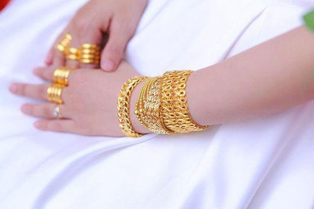 Những cô dâu số hưởng với vòng vàng trĩu cổ: Gánh nặng vậy ai cũng nguyện ý lấy chồng! - Ảnh 4. Những cô dâu số hưởng với vòng vàng trĩu cổ: Gánh nặng vậy ai cũng nguyện ý lấy chồng! - Ảnh 4.