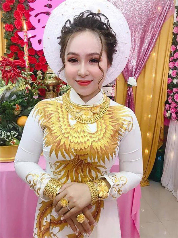 Những cô dâu số hưởng với vòng vàng trĩu cổ: Gánh nặng vậy ai cũng nguyện ý lấy chồng! - Ảnh 6. Những cô dâu số hưởng với vòng vàng trĩu cổ: Gánh nặng vậy ai cũng nguyện ý lấy chồng! - Ảnh 6.