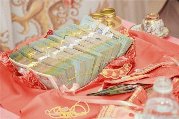 Những cô dâu số hưởng với vòng vàng trĩu cổ: Gánh nặng vậy ai cũng nguyện ý lấy chồng! - Ảnh 7. Những cô dâu số hưởng với vòng vàng trĩu cổ: Gánh nặng vậy ai cũng nguyện ý lấy chồng! - Ảnh 7.