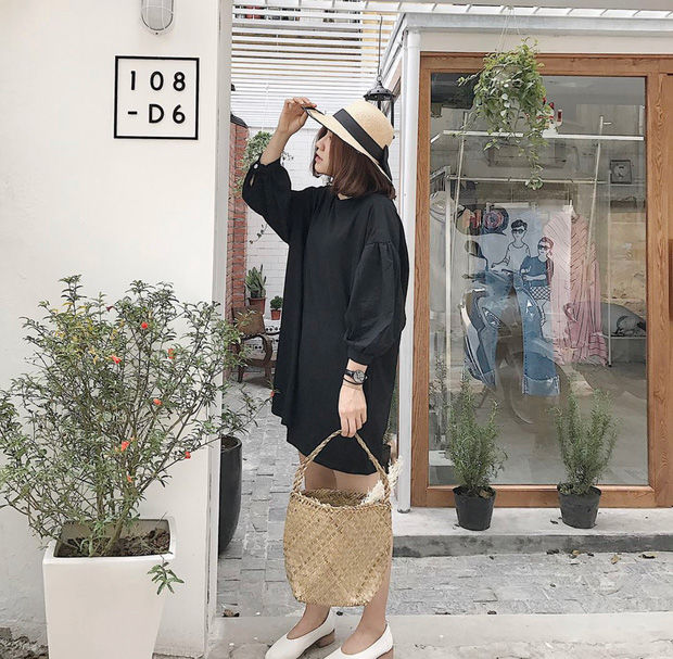 Ngoài quán cà phê, giới trẻ Việt Nam giờ còn ùn ùn đến các shop quần áo để chụp ảnh - Ảnh 17. Ngoài quán cà phê, giới trẻ Việt Nam giờ còn ùn ùn đến các shop quần áo để chụp ảnh - Ảnh 17.