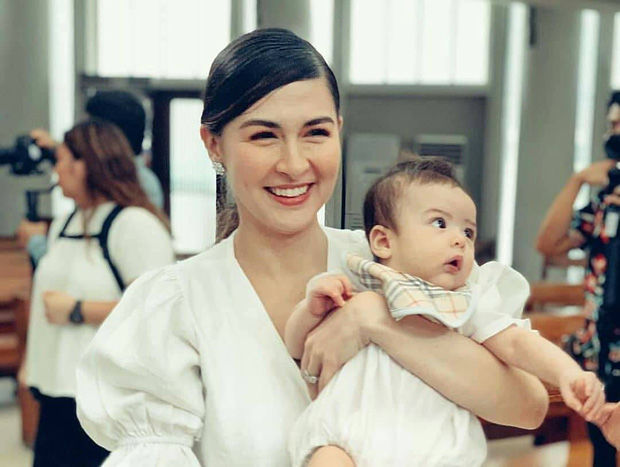 Lần hiếm hoi mỹ nhân đẹp nhất Philippines có hành động gây tranh cãi, có thể nguy hại đến sức khoẻ quý tử - Ảnh 2. Lần hiếm hoi mỹ nhân đẹp nhất Philippines có hành động gây tranh cãi, có thể nguy hại đến sức khoẻ quý tử - Ảnh 2.