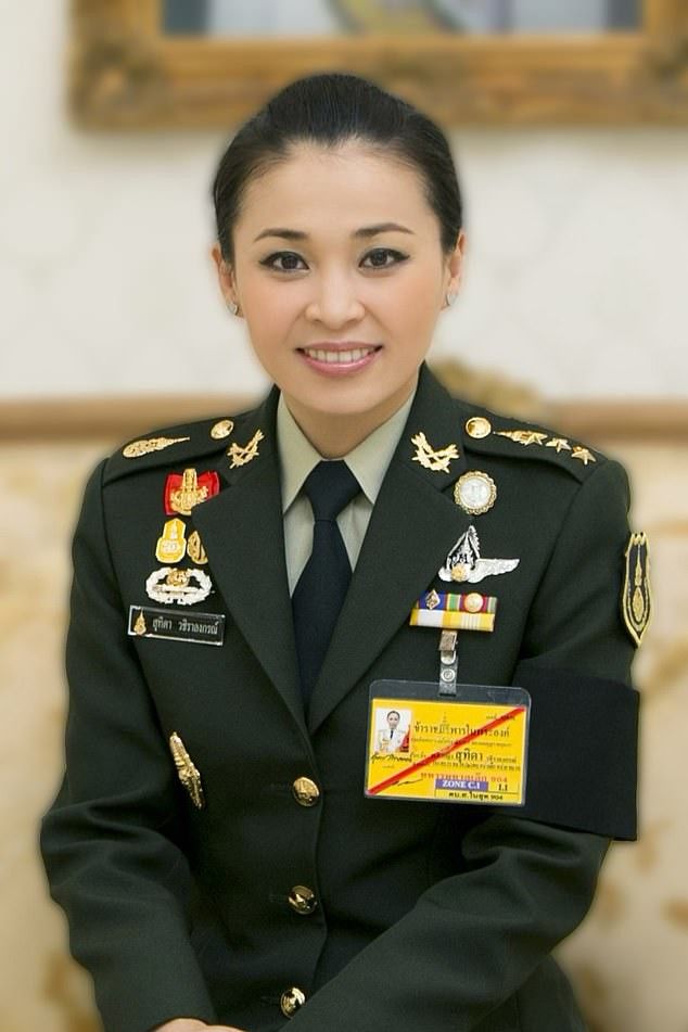 Đường binh nghiệp của Hoàng hậu Thái Lan: 6 năm từ thiếu uý lên đại tướng - ảnh 2