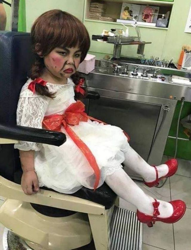 Những bộ trang phục Halloween đầy hài hước khiến dân mạng “cười nghiêng ngả” - 3 Những bộ trang phục Halloween đầy hài hước khiến dân mạng “cười nghiêng ngả” - 3
