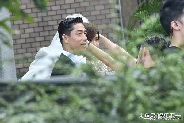 Lâm Chí Linh diện đồ cô dâu cùng chồng luyện tập trước đám cưới