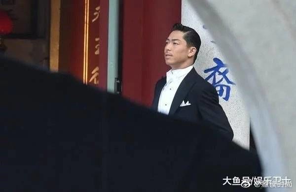 Lâm Chí Linh diện đồ cô dâu cùng chồng luyện tập trước đám cưới
