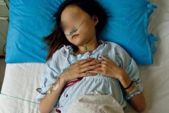 Cô gái bị ung thư dạ dày do ăn đồ rẻ để có tiền mua mỹ phẩm