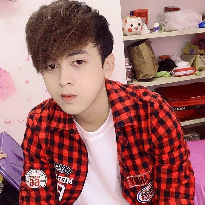 Anh chàng có nhiều nét khá giống với nam ca sĩ.