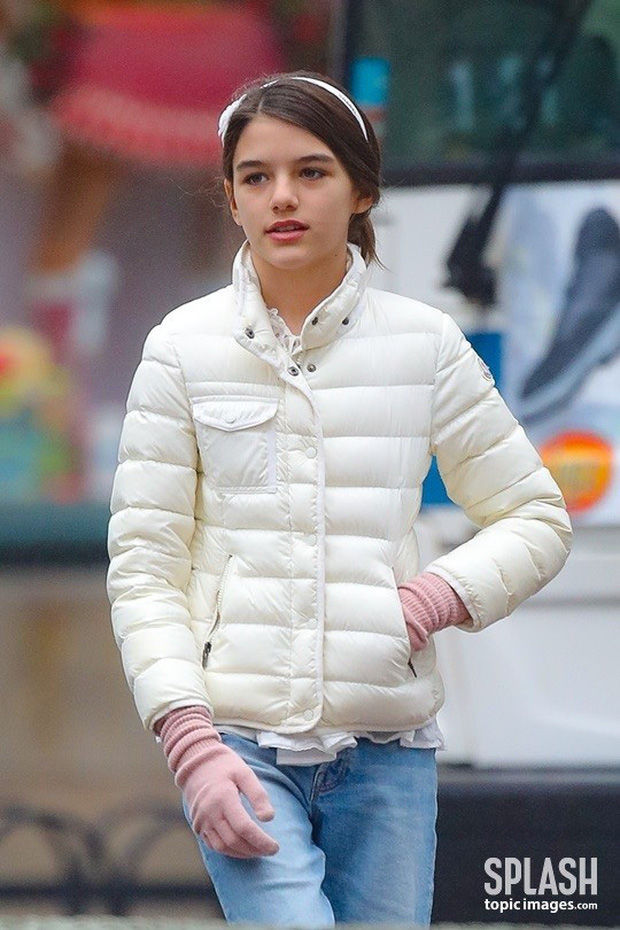 Suri Cruise bỗng leo lên top Naver, khiến netizen Hàn đứng ngồi không yên vì xinh xắn: Đúng là thừa hưởng nét đẹp từ bố - Ảnh 3. Suri Cruise bỗng leo lên top Naver, khiến netizen Hàn đứng ngồi không yên vì xinh xắn: Đúng là thừa hưởng nét đẹp từ bố - Ảnh 3.
