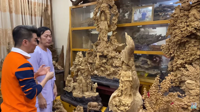 Căn phòng trầm hương trăm tỷ của Hoài Linh.