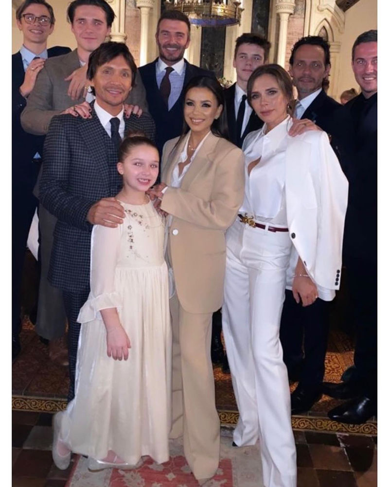 Đẳng cấp công chúa nhỏ nhà Beckham: Váy áo thiết kế riêng đã đành, đến chất liệu cũng phải trau chuốt tỉ mẩn - Ảnh 9. Đẳng cấp công chúa nhỏ nhà Beckham: Váy áo thiết kế riêng đã đành, đến chất liệu cũng phải trau chuốt tỉ mẩn - Ảnh 9.