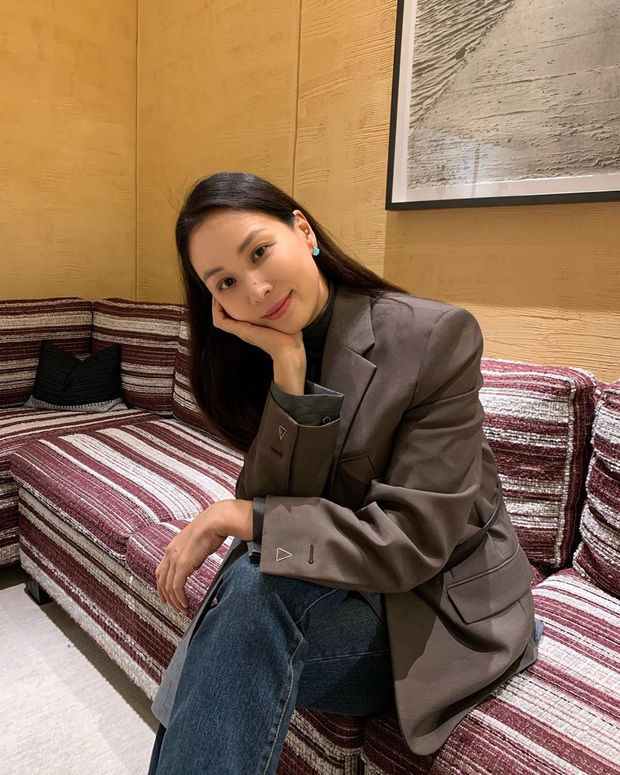 Vợ Jang Dong Gun khóa bình luận trang cá nhân giữa scandal của chồng