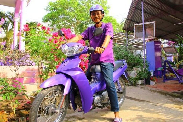 Lão nông gây sốt cộng đồng mạng với sở thích màu tím quái lạ
