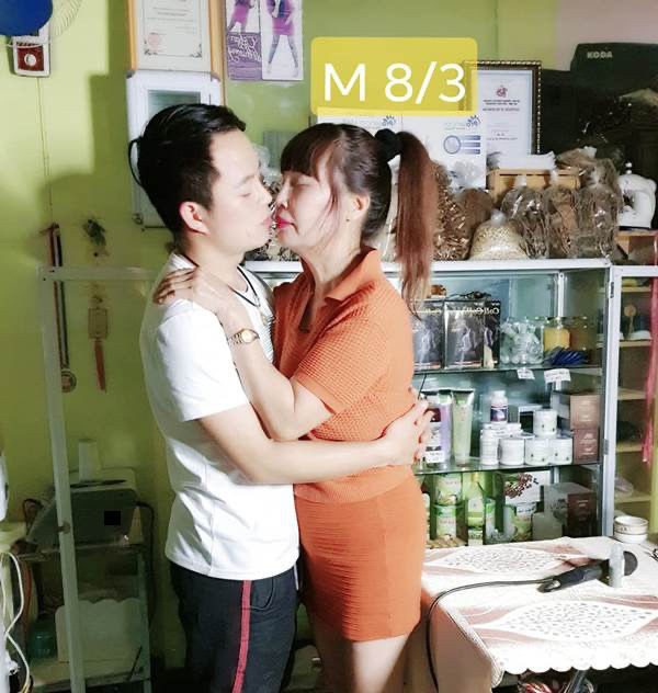 Khoe ảnh ôm hôn “đắm đuối”, cặp đôi 62 - 26 khiến CĐM ghen tị
