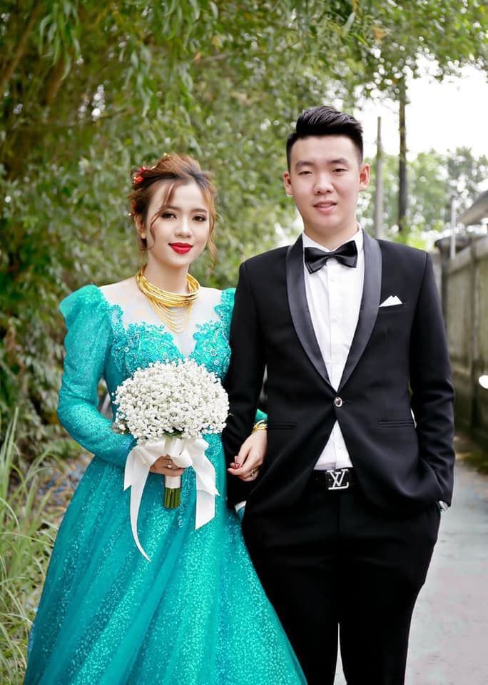 Muốn bao nhiêu váy trong ngày cưới, chú rể đáp ứng trong 1 click chuột