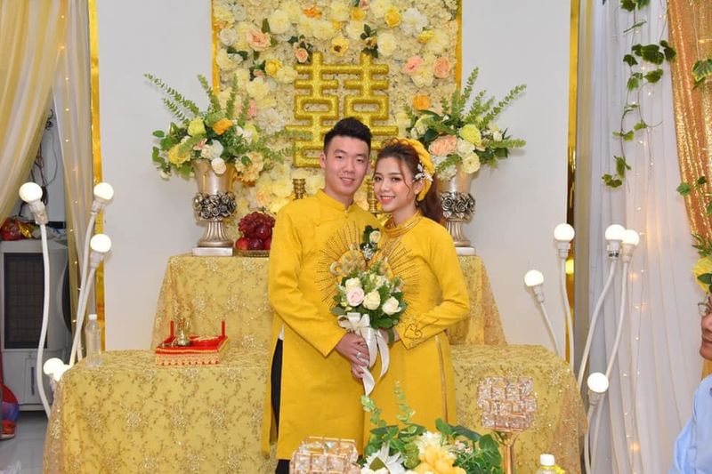 Muốn bao nhiêu váy trong ngày cưới, chú rể đáp ứng trong 1 click chuột