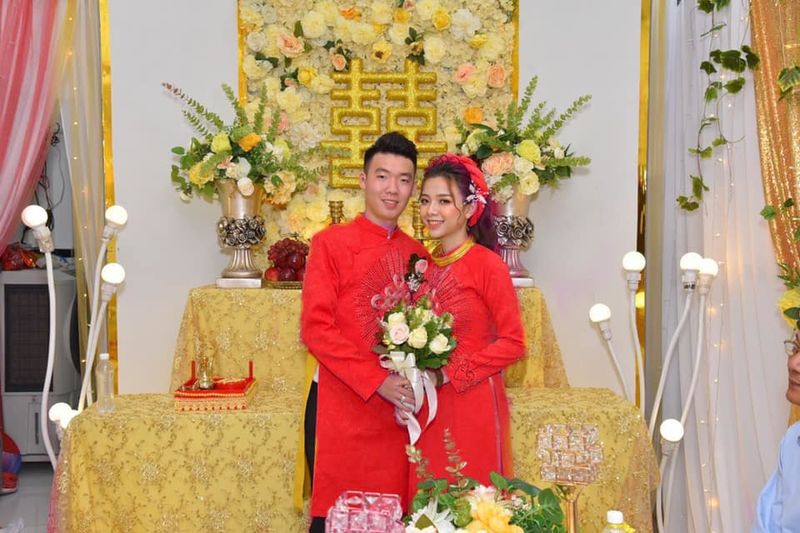 Muốn bao nhiêu váy trong ngày cưới, chú rể đáp ứng trong 1 click chuột