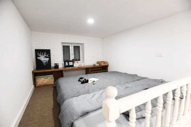 Trai phố cổ lột xác căn nhà trăm tuổi 16m2 thành homestay xinh xắn, nhìn ảnh before mới thấy đáng tiền - Ảnh 3. Trai phố cổ lột xác căn nhà trăm tuổi 16m2 thành homestay xinh xắn, nhìn ảnh before mới thấy đáng tiền - Ảnh 3.