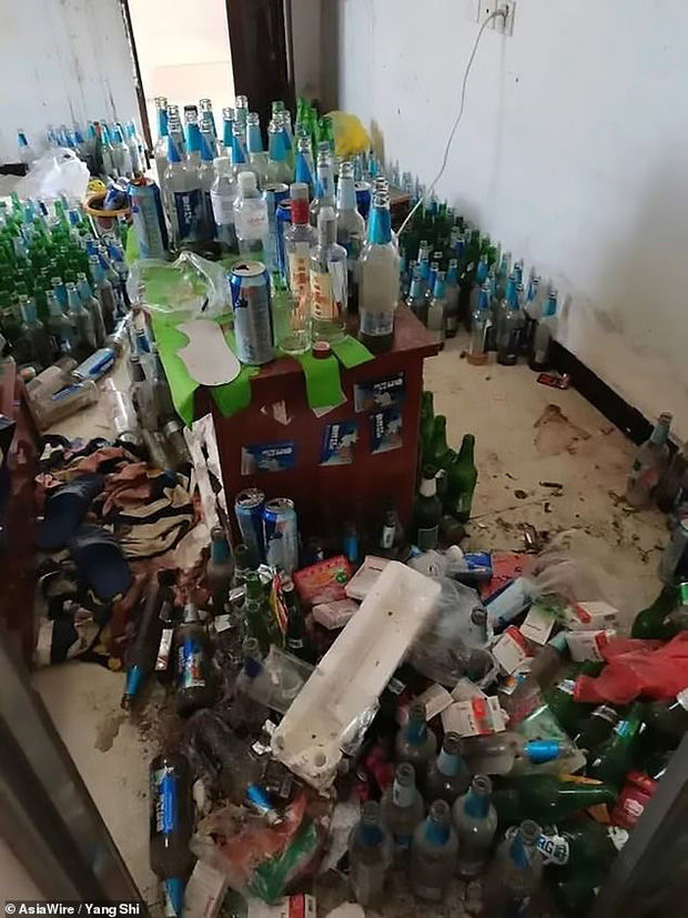 Thanh niên thất nghiệp nợ tiền trọ mãi không trả, chủ nhà đến nơi hoảng hồn khi thấy phòng ngập ngụa rác đến không có cả lối đi - Ảnh 1. Thanh niên thất nghiệp nợ tiền trọ mãi không trả, chủ nhà đến nơi hoảng hồn khi thấy phòng ngập ngụa rác đến không có cả lối đi - Ảnh 1.