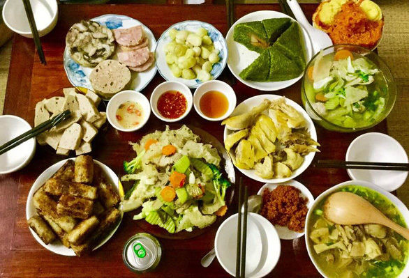 Những quy tắc lịch sự tối thiểu trên mâm cơm người Việt