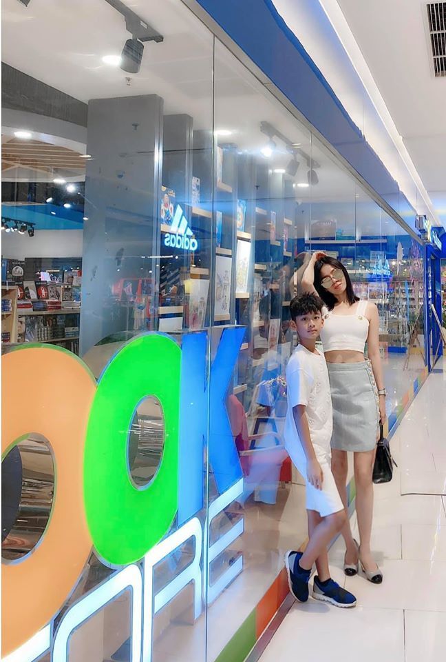 Mới 9 tuổi, con trai Lệ Quyên đã cao gần bằng mẹ, khôi ngô tuấn tú