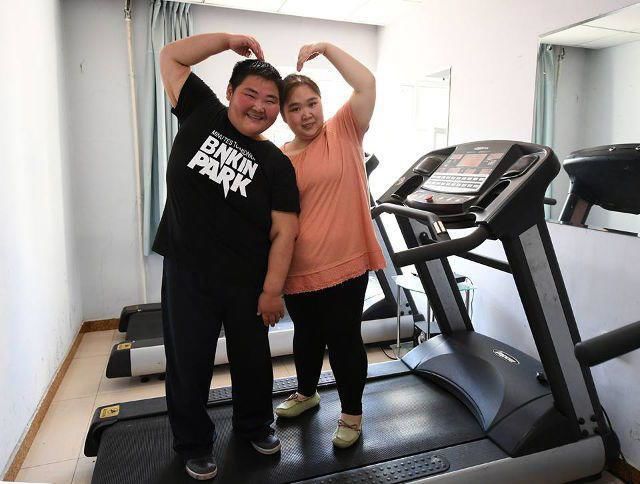 Cặp đôi nặng gần 100kg kết hôn để giảm cân, ai ngờ cùng tăng gấp đôi