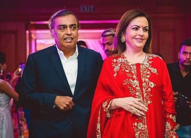 Tỷ phú Mukesh Ambani và phu nhân.