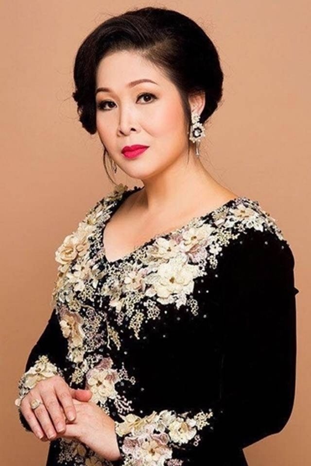 Người tình của Hoài Linh: Bà bầu quyền lực V-biz, có gia sản mơ ước