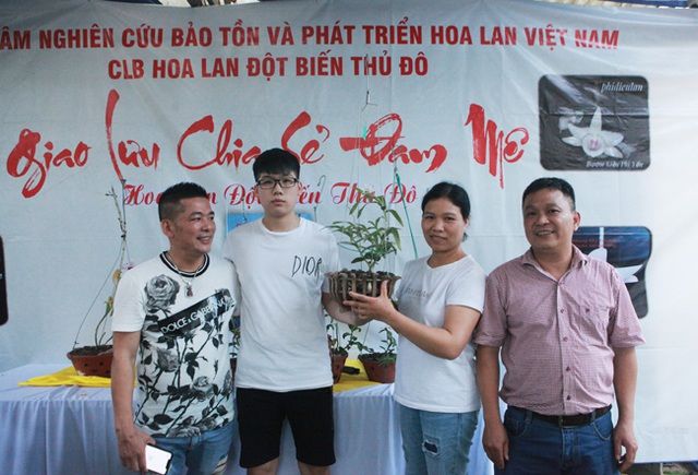 Đại gia Hà Nội chi 5 tỷ đồng mua giỏ lan nhìn như ngọn rau muống - 1