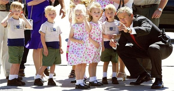 Gia đình cô Bobbi được diện kiến Tổng thống George Bush.