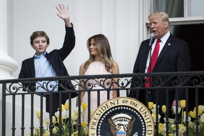 Cậu út nhà Trump khiến nhiều người trầm trồ về ngoại hình xuất sắc.