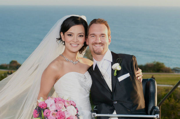 Cuộc sống hiện tại của người không tay không chân Nick Vujicic từng gây bão khi đến Việt Nam khiến ai cũng ngưỡng mộ - Ảnh 3. Cuộc sống hiện tại của người không tay không chân Nick Vujicic từng gây bão khi đến Việt Nam khiến ai cũng ngưỡng mộ - Ảnh 3.