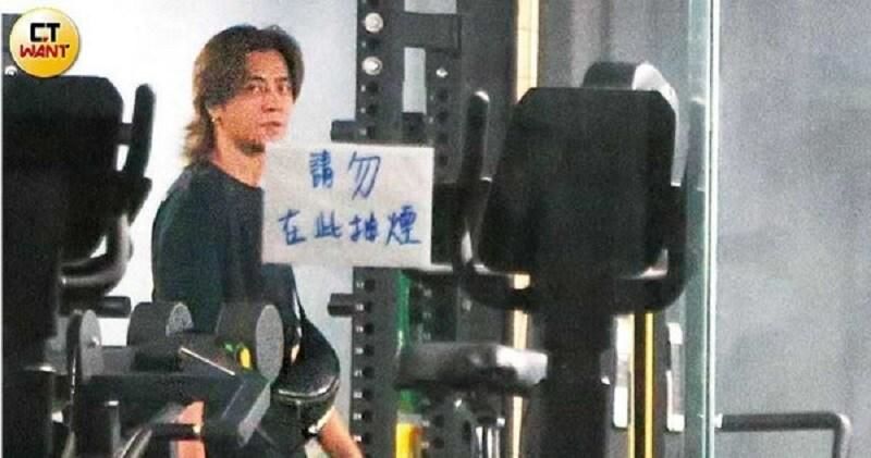 La Chí Tường lộ diện sau 2 tháng mất tăm vì bê bối, ngoại hình khác lạ