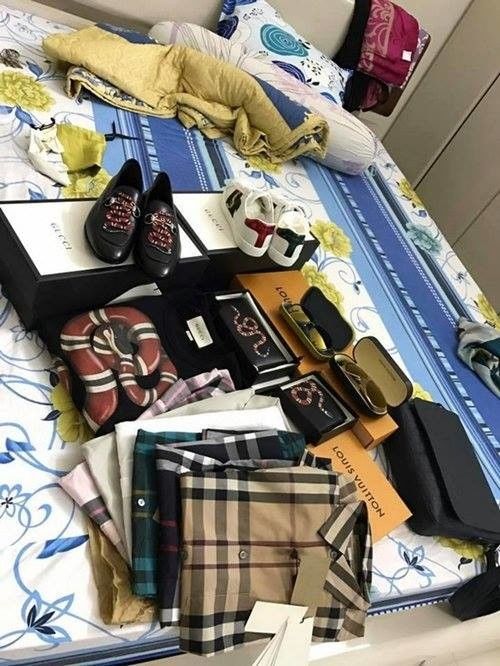 Trên trang cá nhân, Minh Hải thường chia sẻ về loạt đồ hiệu đắt đỏ mà anh sở hữu. - Tin sao Viet - Tin tuc sao Viet - Scandal sao Viet - Tin tuc cua Sao - Tin cua Sao