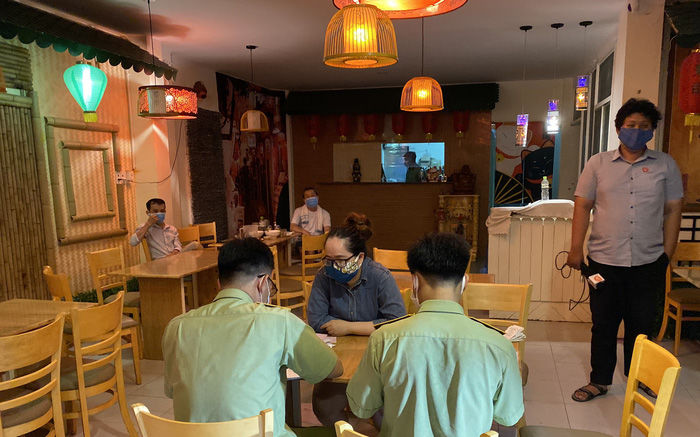 Đà Nẵng: Bán lén, một tiệm sushi và mì cay bị xử phạt