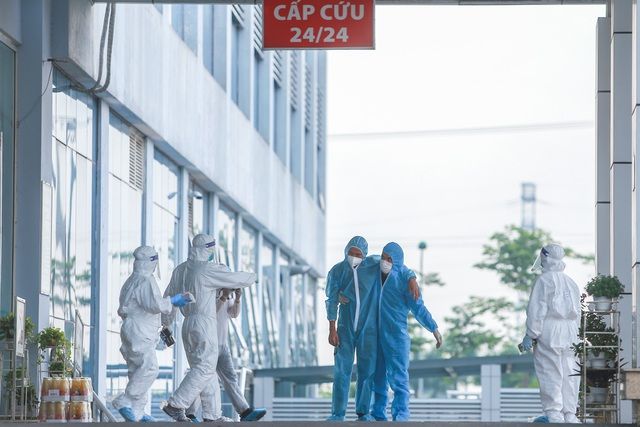 Đoàn 120 ca Covid-19: 6 ca tổn thương phổi, 3 người đồng nhiễm sốt rét - 2