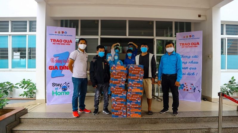 Sinh viên Đà Nẵng 'nhường' nhau suất quà hỗ trợ chống dịch Covid-19