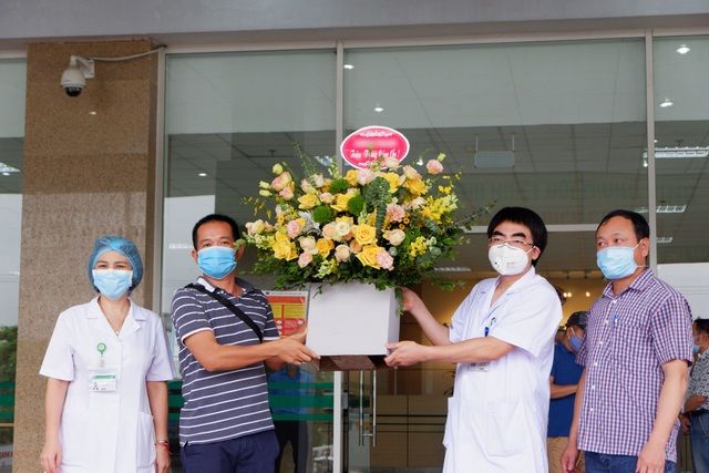 Rưng rưng cảm xúc ngày ra viện của gần 200 công dân về từ Ghi-nê Xích Đạo - 14