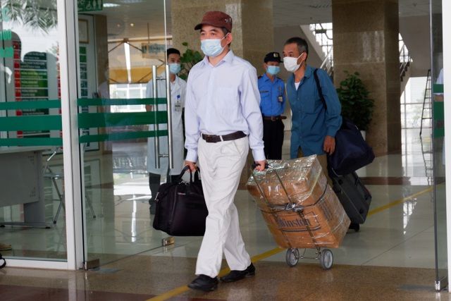 Rưng rưng cảm xúc ngày ra viện của gần 200 công dân về từ Ghi-nê Xích Đạo - 12