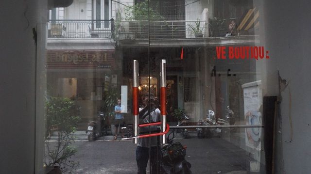 Ông chủ khách sạn Hà Nội bán chuối, chạy xe ôm trả tiền lương cho nhân viên - 3