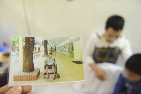Cưu mang chàng trai hỏng thân dưới, mẹ nghèo 5 con khiến ai nhìn vào cũng phải rưng rưng xúc động - Ảnh 3