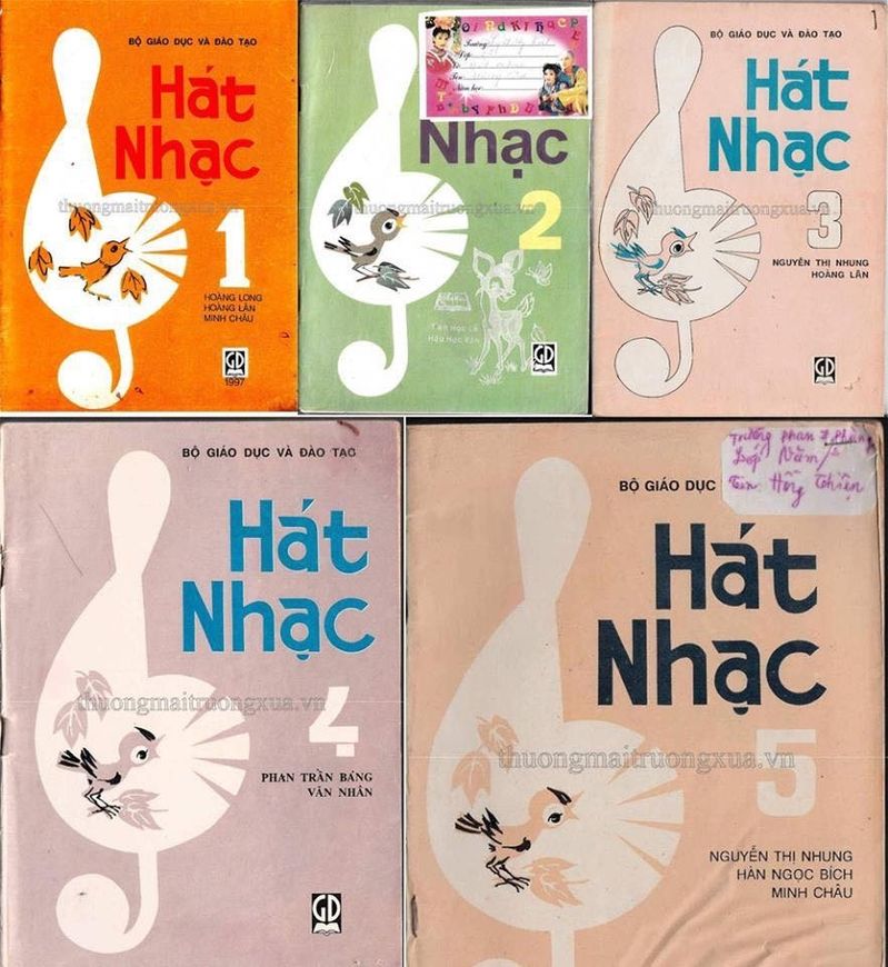 8x, 9x thổn thức khi thấy bộ sách giáo khoa cũ: vừa nhìn đã muốn 'xin một vé đi tuổi thơ'