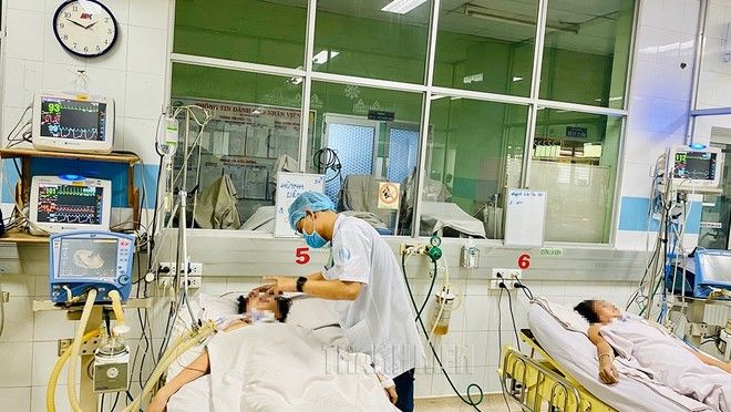 Bệnh viện Chợ Rẫy tiếp nhận thêm một ca bệnh nguy kịch liên quan việc sử dụng pate Minh Chay. (Ảnh: Thanh Niên).
Bệnh viện Chợ Rẫy tiếp nhận thêm một ca bệnh nguy kịch liên quan việc sử dụng pate Minh Chay. (Ảnh: Thanh Niên).